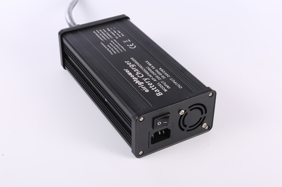 Chargeur de batterie d'OCP OLP OVP 600W EV avec la prise Anderson Plug de C.C C13